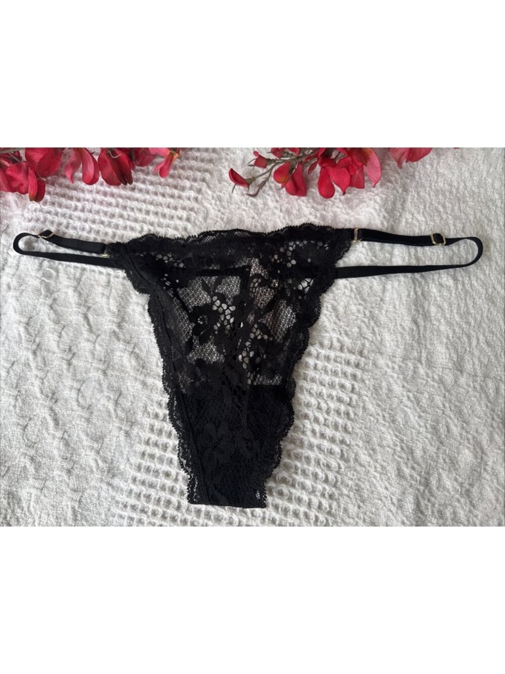 VICTORIA'S SECRET M BLACK V STRING GOLD CHARM ROSE STRAP LACE THONG PANTIES NWT